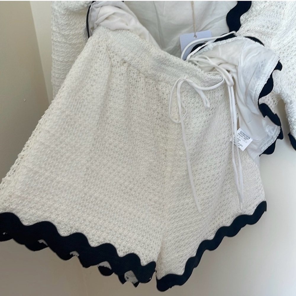 Commense Chic Black and Cream Knit Set - Picture 6 of 6
